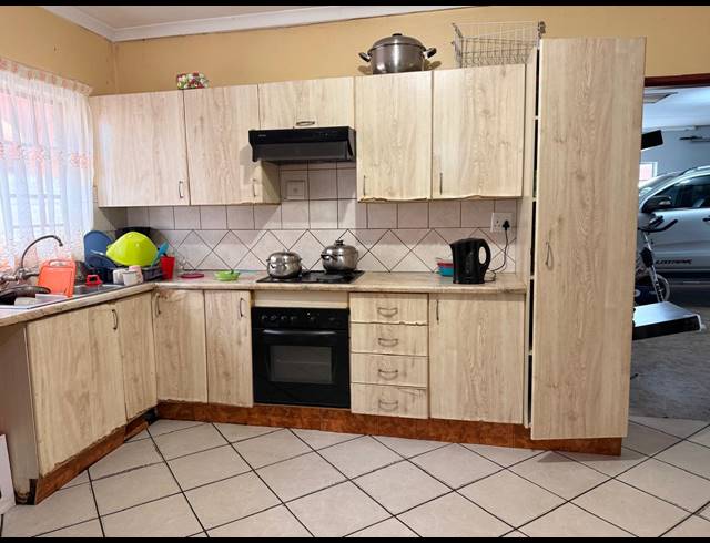 3 BEDROOM HOUSE FOR SALE IN GEELHOUTPARK